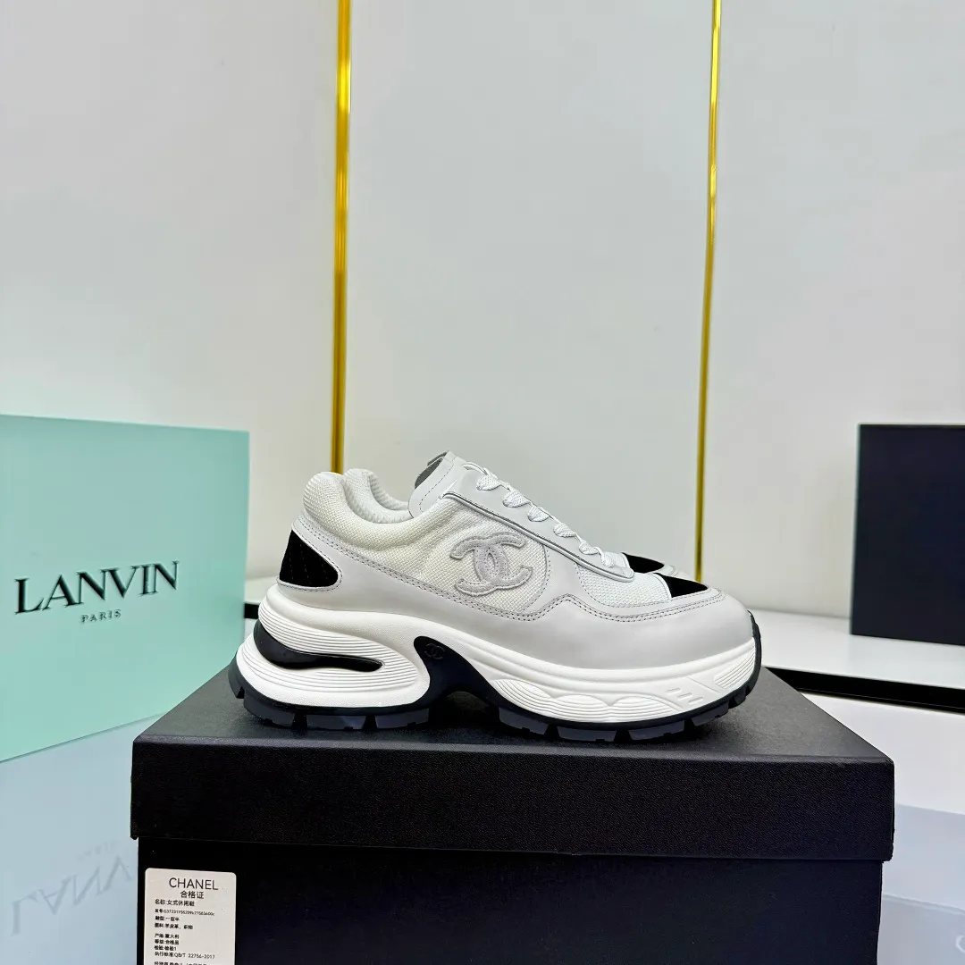 👟👟Ex-factory price 700👟👟 Chanel casual small leather shoes ~ original calfskin panda shoes Chanel 25C latest hot style panda black and white sports shoes casual sneakers small fragrance hot item classic black and white panda color coco girls must pay for it Fabric: original customized first-layer cowhide Inner: original imported breathable mesh lining Outsole: Original molded rubber + TPU combination Size: Women's 35-41